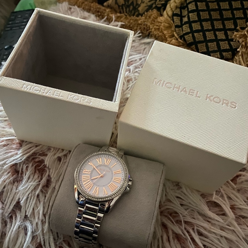 Micheal kors silver watch 3567A Kacie Ladies Watch - Picture 3 of 4
